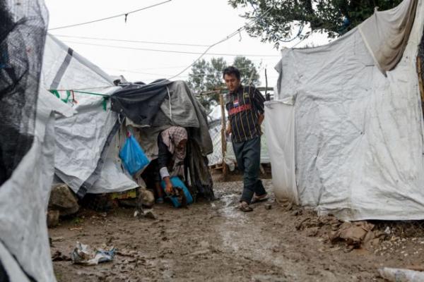 Μόρια : «Βουνά» από σκουπίδια και σκηνές βουτηγμένες στις λάσπες