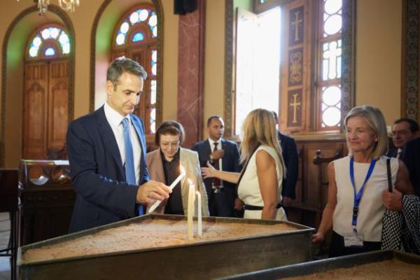 Στην Ιερά Μονή του Αγίου Γεωργίου στο Κάιρο ο πρωθυπουργός