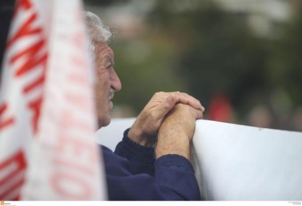 Συντάξεις : «Κλειδώνουν» οι αυξήσεις – Ποιοι θα βγουν πριν από τα 60