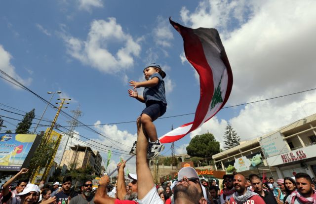 Λίβανος : Τα κόμματα δέχτηκαν τα μέτρα Χαρίρι, υπό την πίεση των μεγάλων διαδηλώσεων