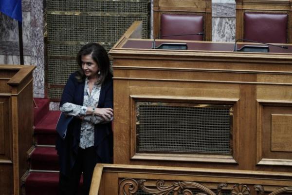 Η Ντόρα Μπακογιάννη ξέρει να αυτοτρολάρεται