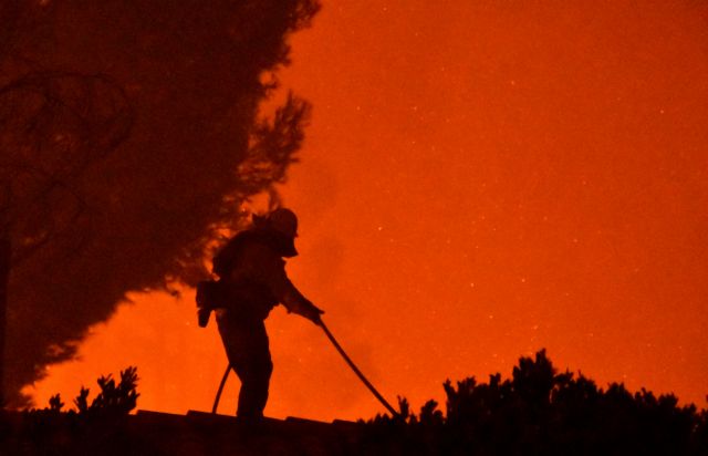 Καλιφόρνια : Τουλάχιστον ένας νεκρός από την πυρκαγιά - Χιλιάδες άνθρωποι απομακρύνθηκαν