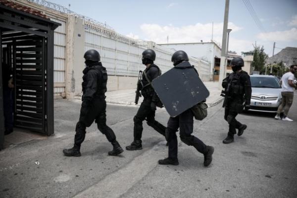 Φυλακές Κορυδαλλού : Βρέθηκαν αυτοσχέδια μαχαίρια, κινητά και ναρκωτικά