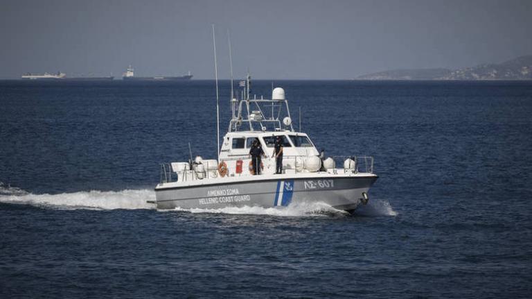 Πτώση ΙΧ στον μόλο Δραπετσώνας – Ερευνα για να βρεθεί η οδηγός