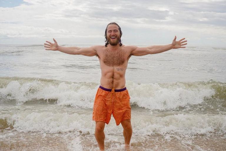 Το κατόρθωμα του τραγουδιστή που διέσχισε την Αμερική… περπατώντας