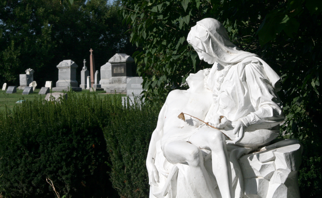 Ηλικιωμένα αδέλφια παρέμεναν άταφα στα αζήτητα του νεκροτομείου