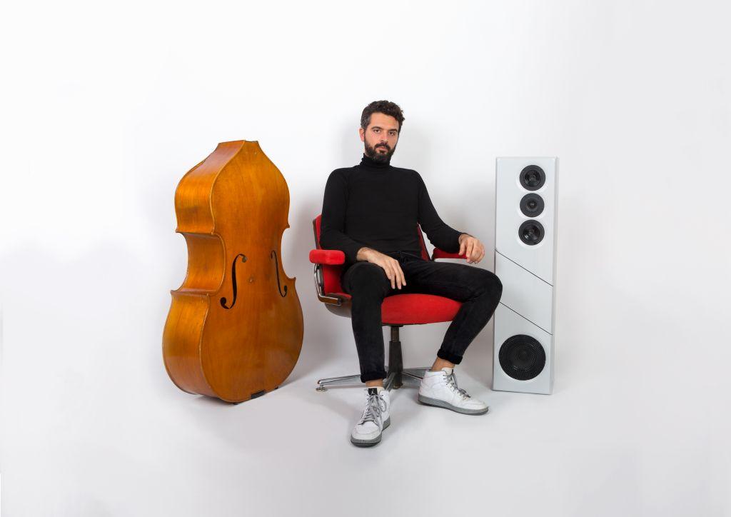 Ο Πέτρος Κλαμπάνης ονειρεύεται μια «αόρατη πόλη»