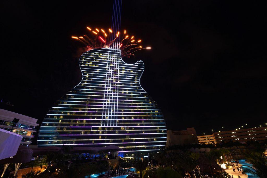 Ξενοδοχείο σε σχήμα… κιθάρας άνοιξε τις πύλες του