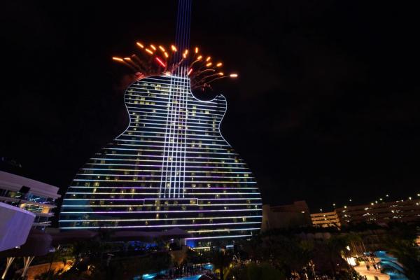 Ξενοδοχείο σε σχήμα… κιθάρας άνοιξε τις πύλες του