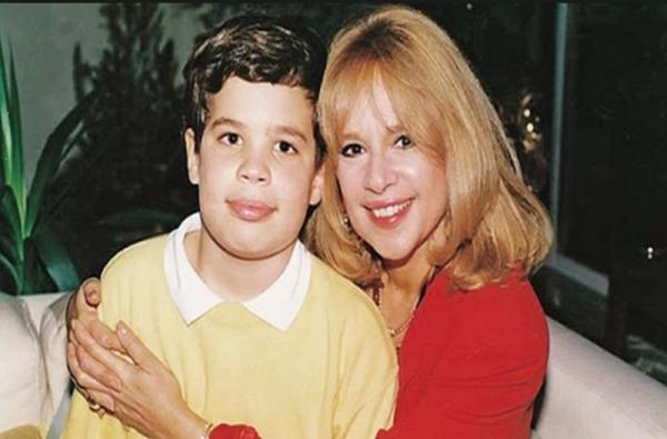 Βαφτίζεται η Αλίκη Βουγιουκλάκη, η νεότερη