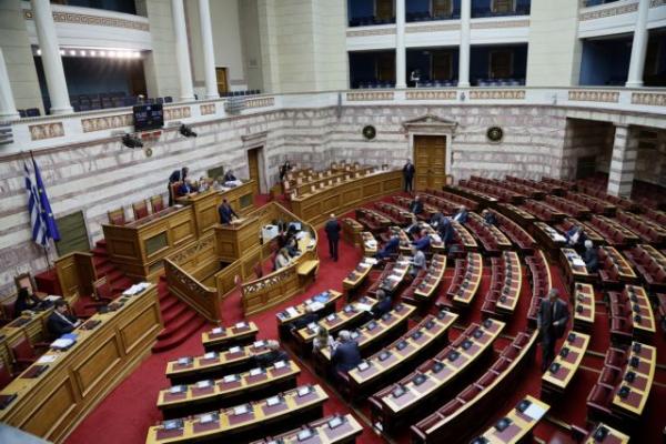 Αναπτυξιακό ν/σ : Σφοδρή αντιπαράθεση κυβέρνησης – ΣΥΡΙΖΑ