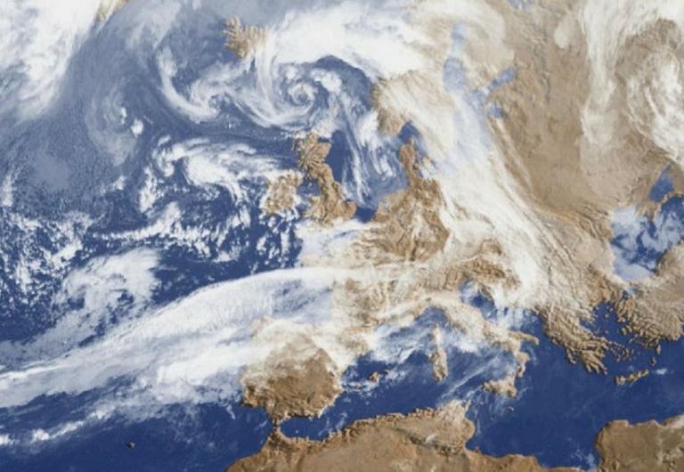 Αντικυκλώνας : Από φθινόπωρο… καλοκαίρι με τριαντάρια – Τι προβλέπει ο Καλλιάνος