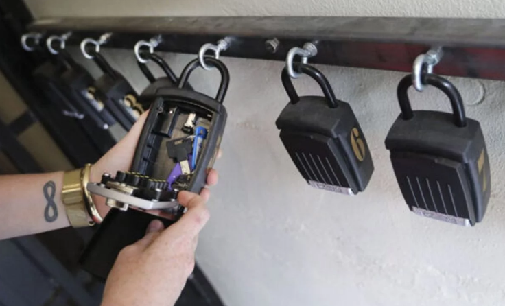 Τα Airbnb του κέντρου στο «έλεος» αντιεξουσιαστών – «Χτυπάνε» με λοστούς και απειλούν κατοίκους