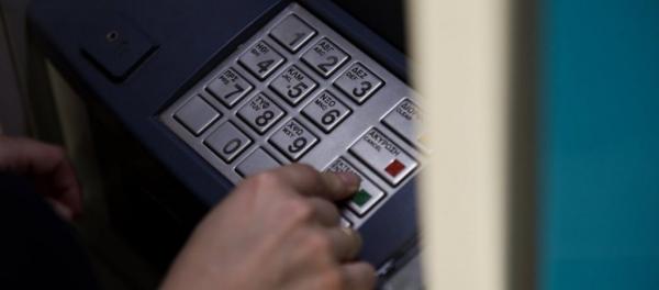 Τραπεζικές χρεώσεις : Ποιες θα επαναξιολογηθούν