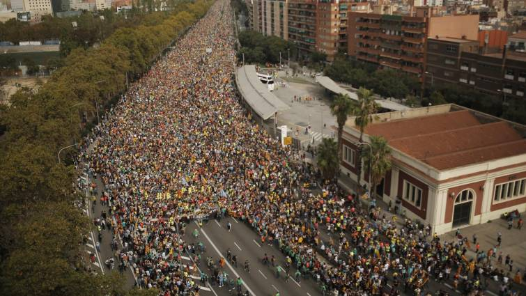 Μεγάλη διαδήλωση στη Βαρκελώνη : Διαδηλωτές από 5 πόλεις της Καταλονίας κατά της καταδίκης αυτονομιστών