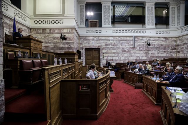 Ψήφος αποδήμων : Κατατέθηκε στη διακομματική η πρόταση για αλλαγή του άρθρου 54