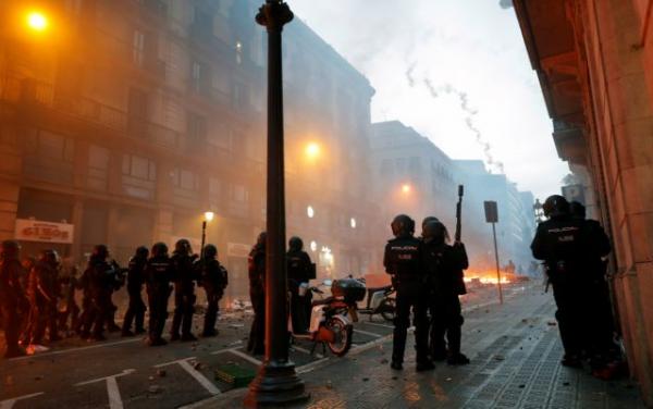 Βαρκελώνη : Βίαιες συγκρούσεις στο κέντρο