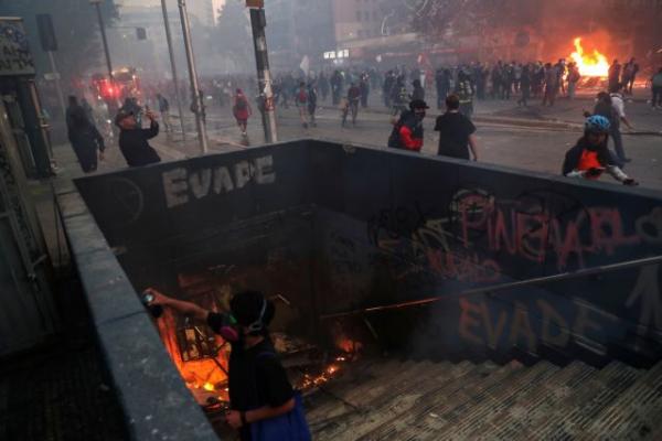 Χιλή : Συνεχίζονται οι διαδηλώσεις και οι συγκρούσεις παρά τον ανασχηματισμό