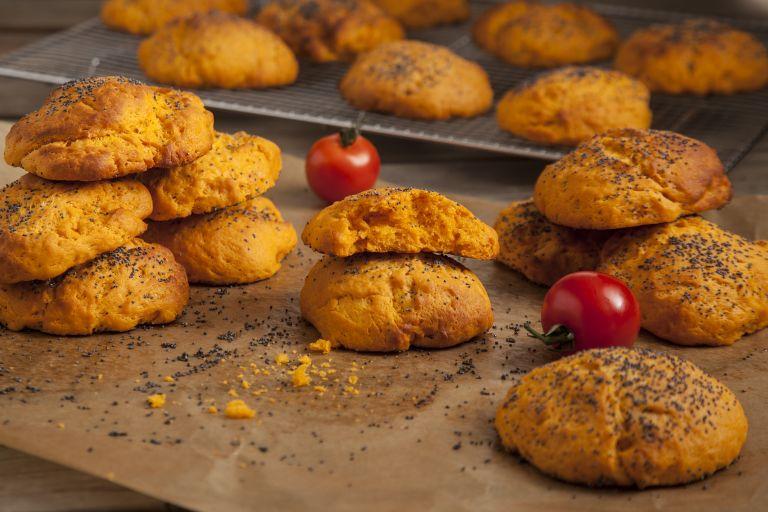 Ντοματοψωμάκια με παπαρουνόσπορο