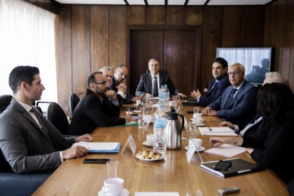 Ψήφος αποδήμων : Σε αναζήτηση συναίνεσης κυβέρνηση και κόμματα