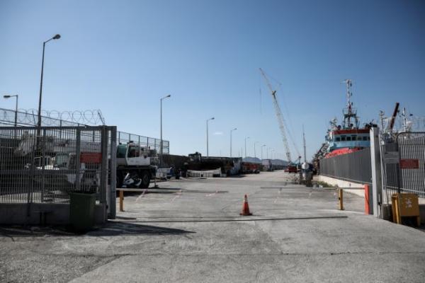 Παναγιώτης Μαυρίκος: Νεκροί η μάνα και ο αδερφός του – Το ΙΧ τους έπεσε στη θάλασσα στη Δραπετσώνα