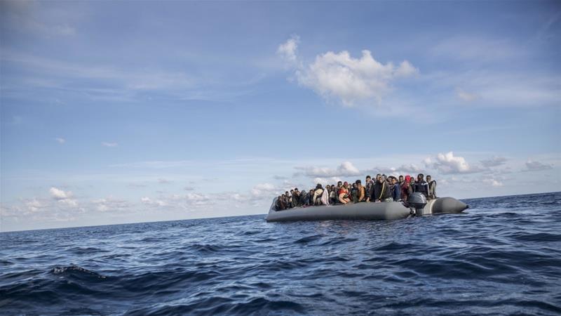 Ιταλία : Δύο άνθρωποι πνίγηκαν όταν βυθίστηκε πλοιάριο που μετέφερε πρόσφυγες