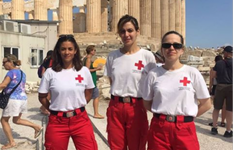 Ακρόπολη : Γυναίκα έπαθε έμφραγμα εν ώρα ξενάγησης - Την έσωσαν εθελόντριες του Ερυθρού Σταυρού