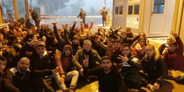 Απίστευτο : Δεκάδες μετανάστες πέρασαν από την Τουρκία και κατέλαβαν ελληνικό τελωνείο!
