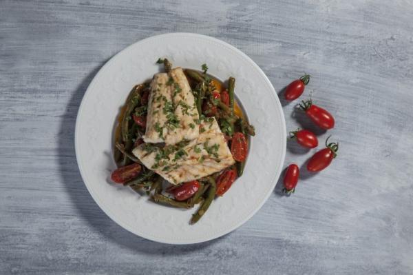 Φασολάκια λαδερά με καπόνι ή σκορπίνα