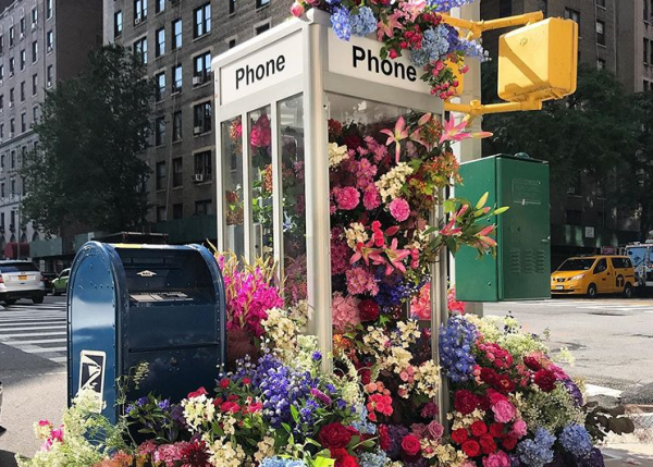 Flower Flash: Λουλούδια στα πιο αναπάντεχα σημεία της πόλης