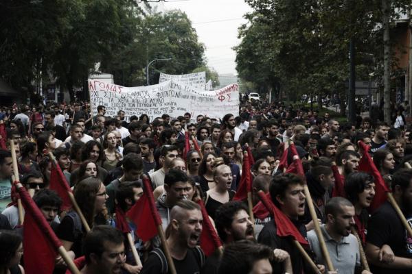 Επεισόδια στην φοιτητική πορεία έξω από τη Βουλή