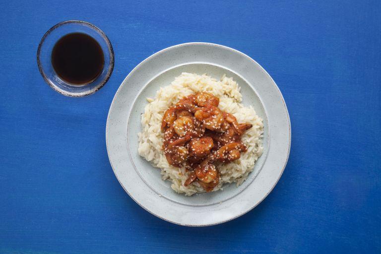 Γαρίδες στο τηγάνι με σάλτσα σόγιας και σουσάμι