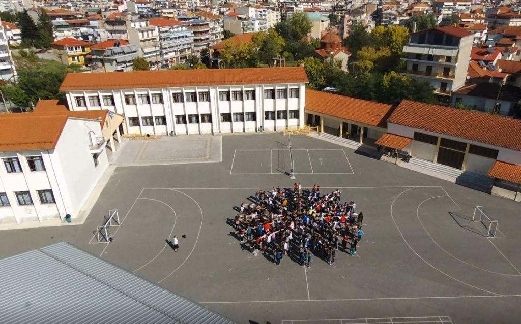 Μαθητές σχημάτισαν τον Ήλιο της Βεργίνας