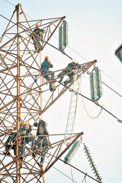 ΔΕΗ : Σχέδιο για μεγαλύτερη ευελιξία σε προσλήψεις, αμοιβές