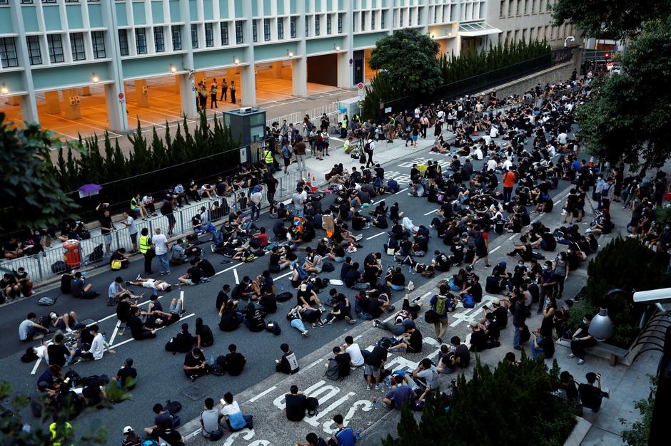 Χονγκ Κονγκ : Καθιστική διαμαρτυρία, συγκεντρώσεις και πορείες προγραμματίζονται για σήμερα