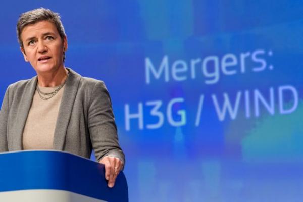 Στην Αθήνα η Ευρωπαία επίτροπος Ανταγωνισμού