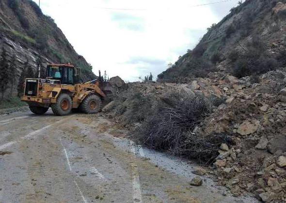 Iωαννινα : Κατολισθήσεις βράχων από την κακοκαιρία – Από θαύμα γλίτωσε 80χρονος