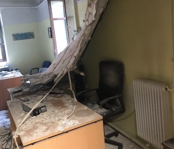 Ιπποκράτειο Θεσσαλονίκης : Έπεσε η οροφή στο γραφείο πληροφορικής του νοσοκομείου