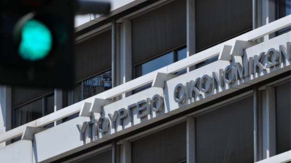 Υπερπλεόνασμα : «Παράθυρο» για μέρισμα και νέες παροχές