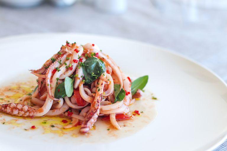 Καλαμάρι σοτέ με ντομάτα