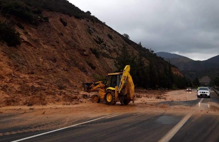 Κρήτη: Η βροχή έφερε κατολίσθηση