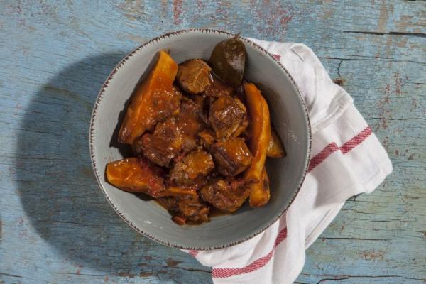 Κοκκινιστό μοσχάρι της γιαγιάς