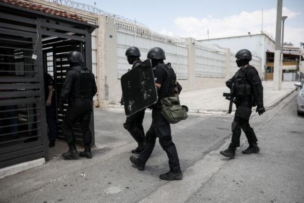Φυλακές Κορυδαλλού : Βρέθηκαν μαχαίρια, ρόπαλα και κινητά