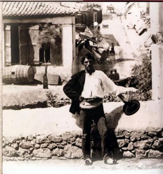 Τι ήταν τα κουτσαβάκια της παλιάς Αθήνας και πώς ζούσαν