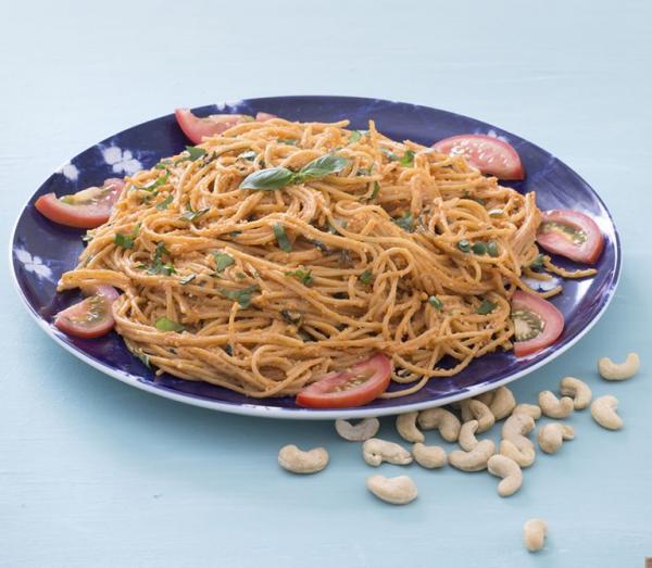 Μακαρόνια με κρεμώδη σάλτσα ντομάτας