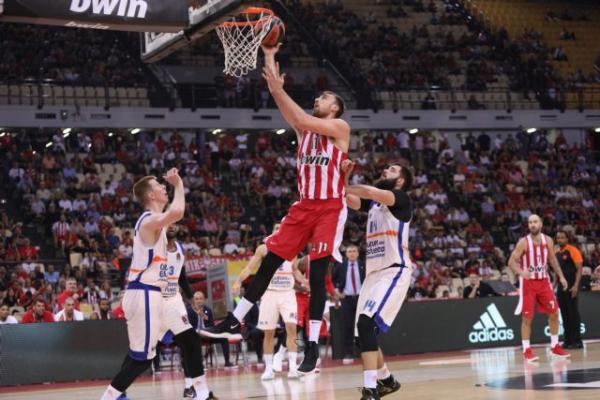 Ολυμπιακός – Βαλένθια : Ξεμπούκωσε ο Ολυμπιακός στο πρώτο μέρος