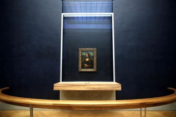 Η Τζοκόντα επέστρεψε στη θέση της στο Λούβρο [Εικόνες]