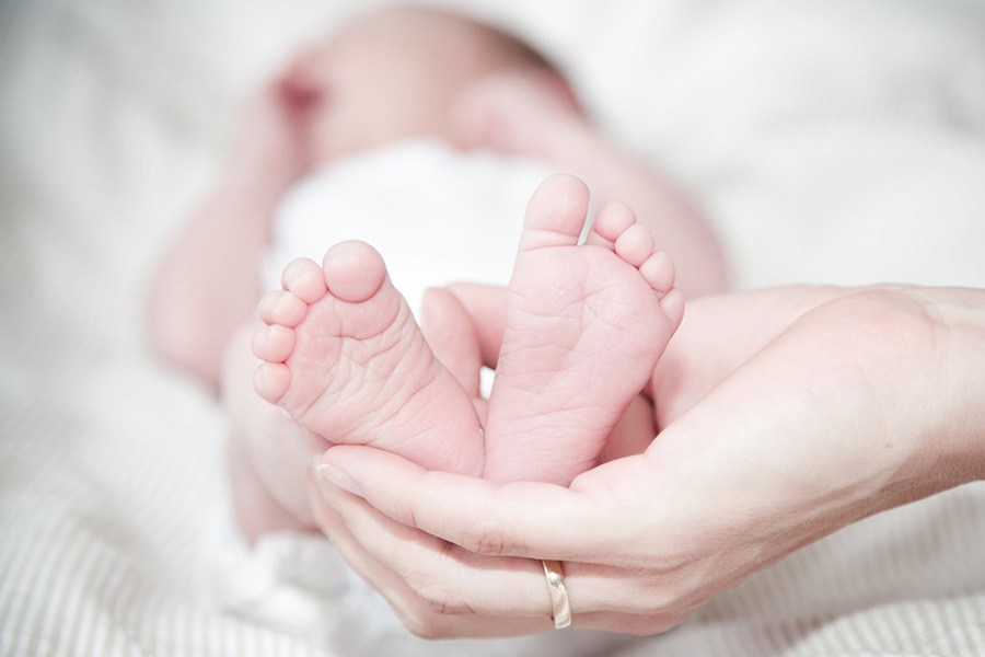 Επίδομα γέννας : 2.000 ευρώ για το 90% των οικογενειών