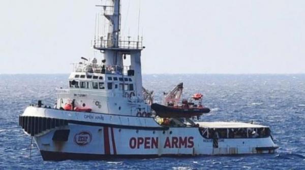 Λέσβος : Κάτοικοι εμπόδισαν το πλοίο OPEN ARMS να δέσει στο λιμάνι
