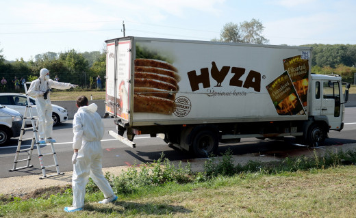 Όταν 71 πρόσφυγες είχαν πεθάνει από ασφυξία μέσα σε φορτηγό-ψυγείο